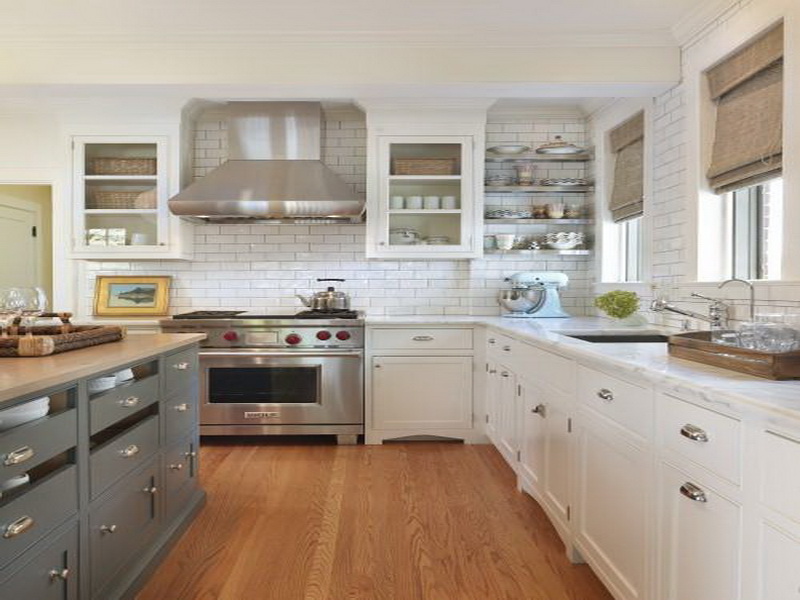 image credit http://kitchen.mydreamparty.com/simple-two-toned-kitchen-cabinets-ideas/